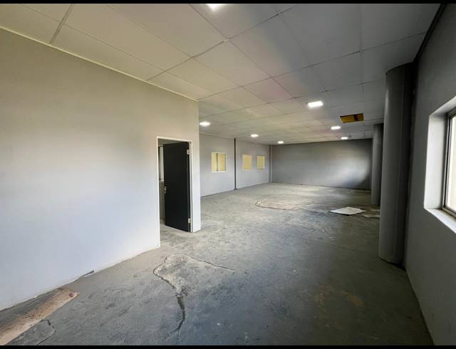 680M² WAREHOUSE TO LET IN LASER PARK
